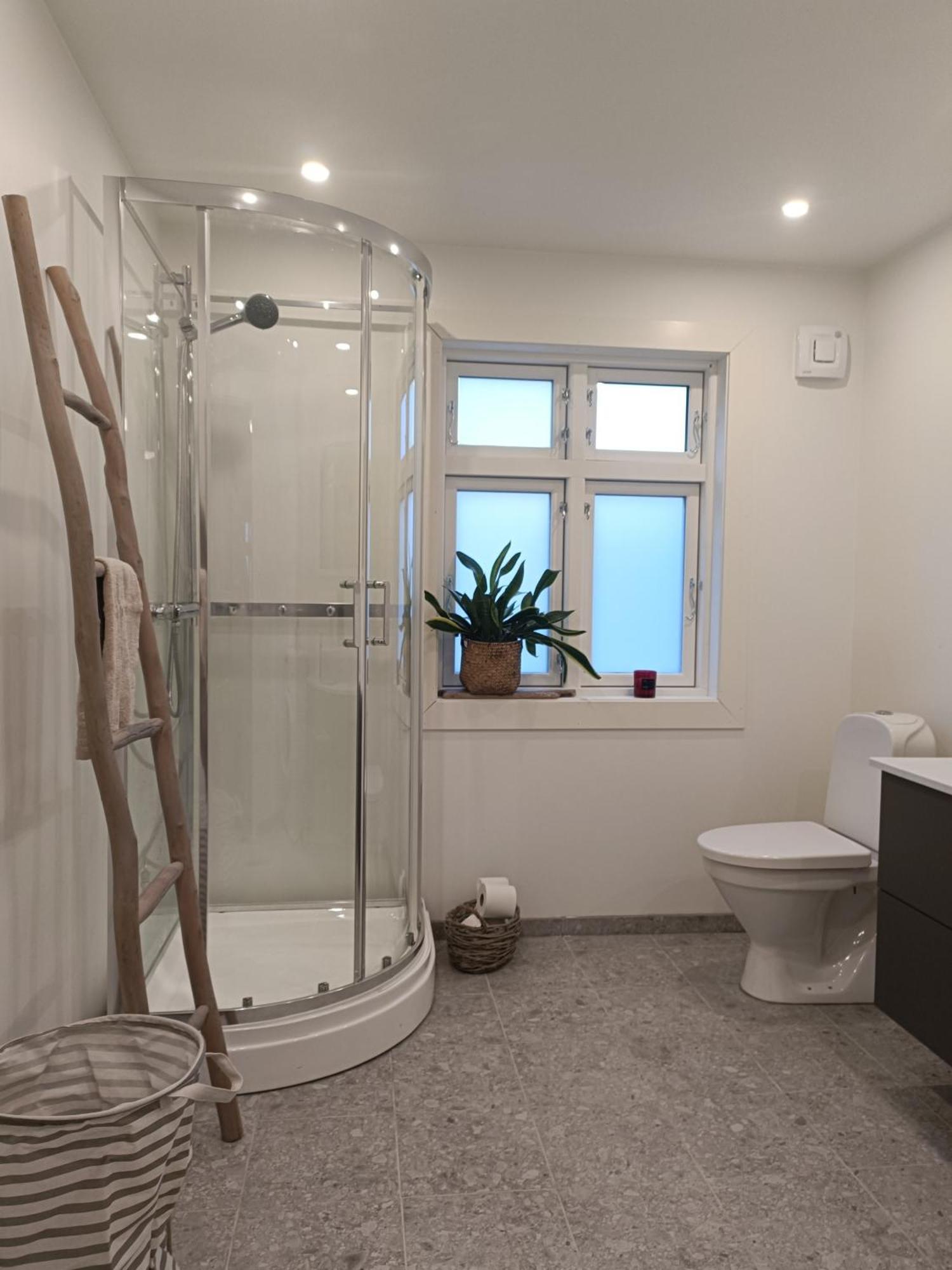 Villa Charming House In Ulsteinvik With Free Parking Exterior foto